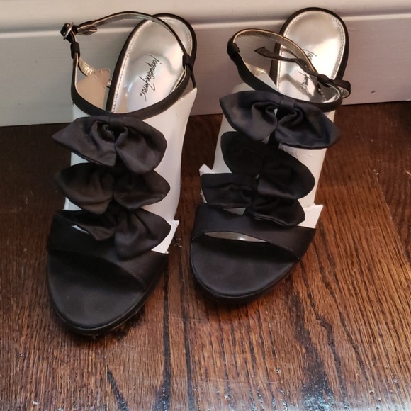 Black heels - Picture 2 of 3